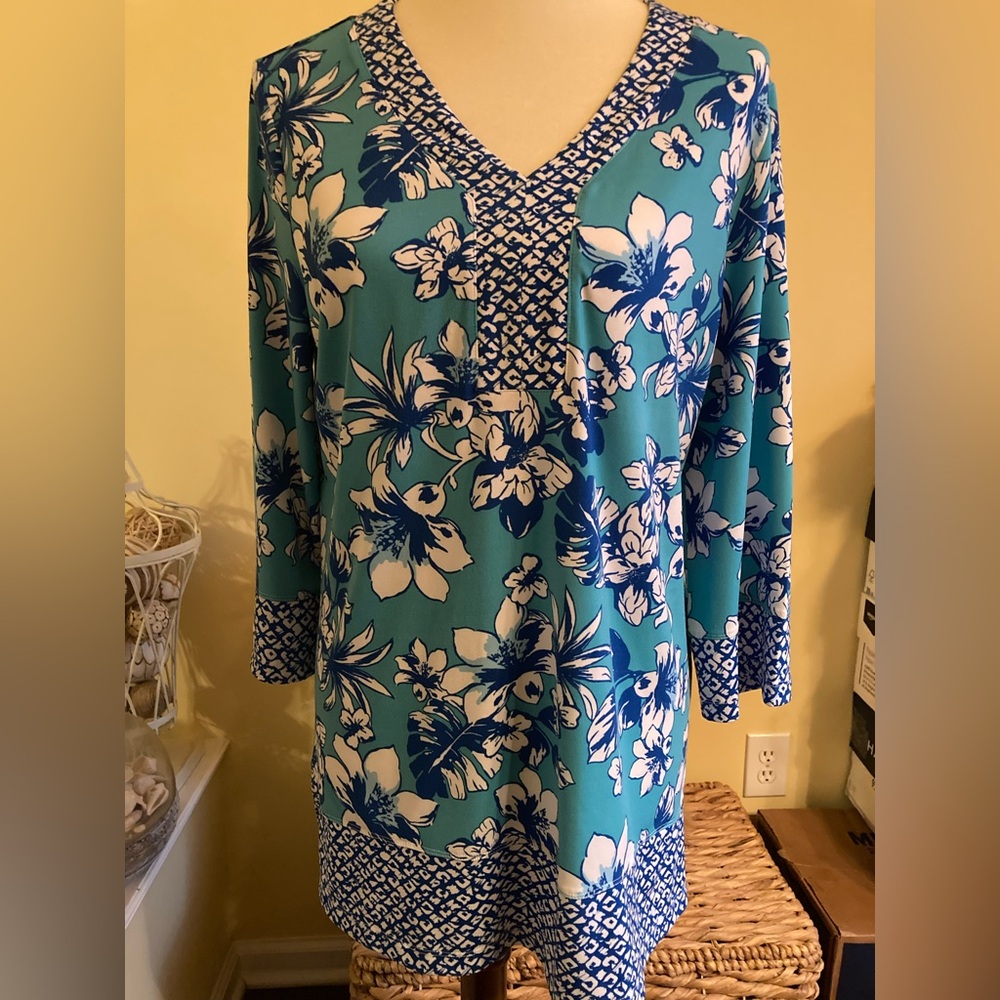 Blue and White Floral Tunic Top Size Large